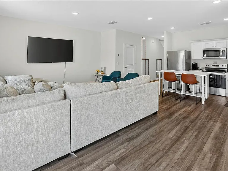 14755 Maple Ter — Photo 12