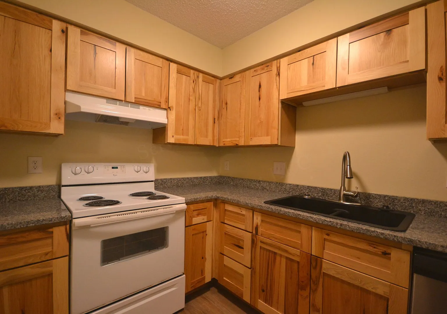 Branson Apartments — Photo 2
