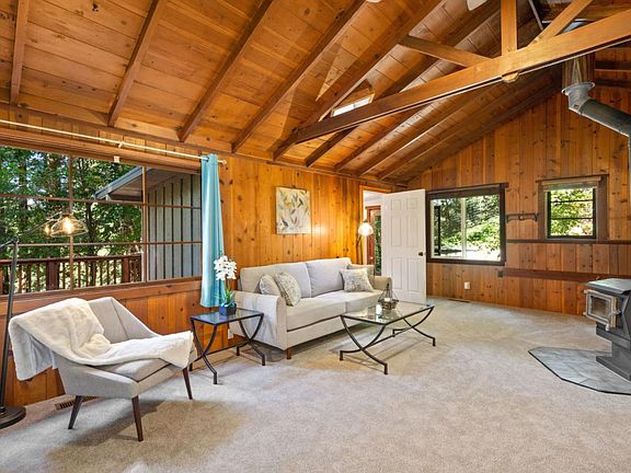 5th image of 300 Oak Pl