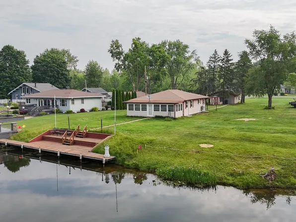 46217 County Road 352, Decatur, MI 49045