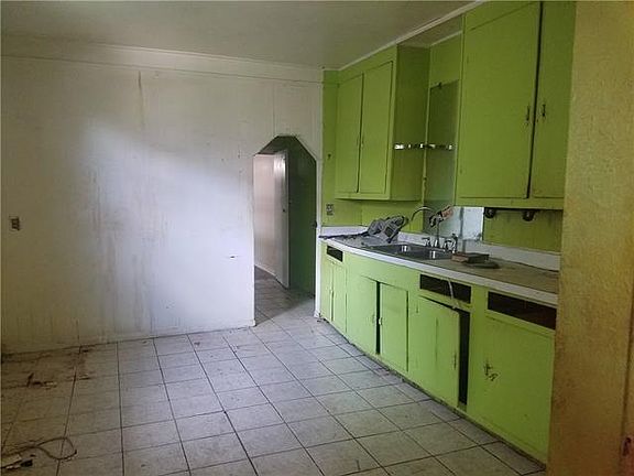4th image of 3423-25 Urquhart St