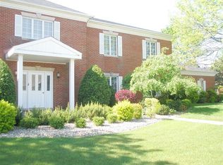 16 Gleneagles Dr, Schererville, IN 46375