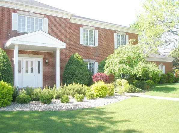 16 Gleneagles Dr, Schererville, IN 46375