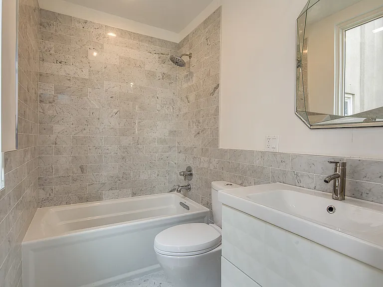 521 Court St — Photo 12