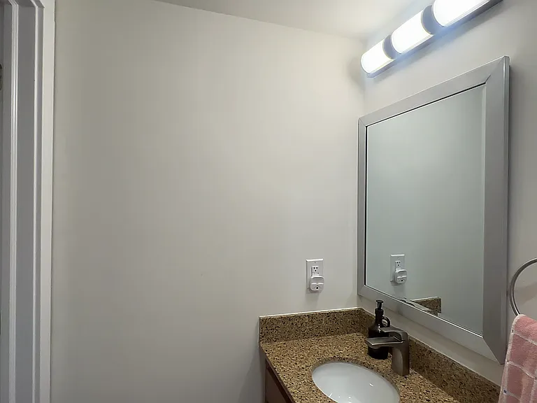 401 S Woodlawn — Photo 9