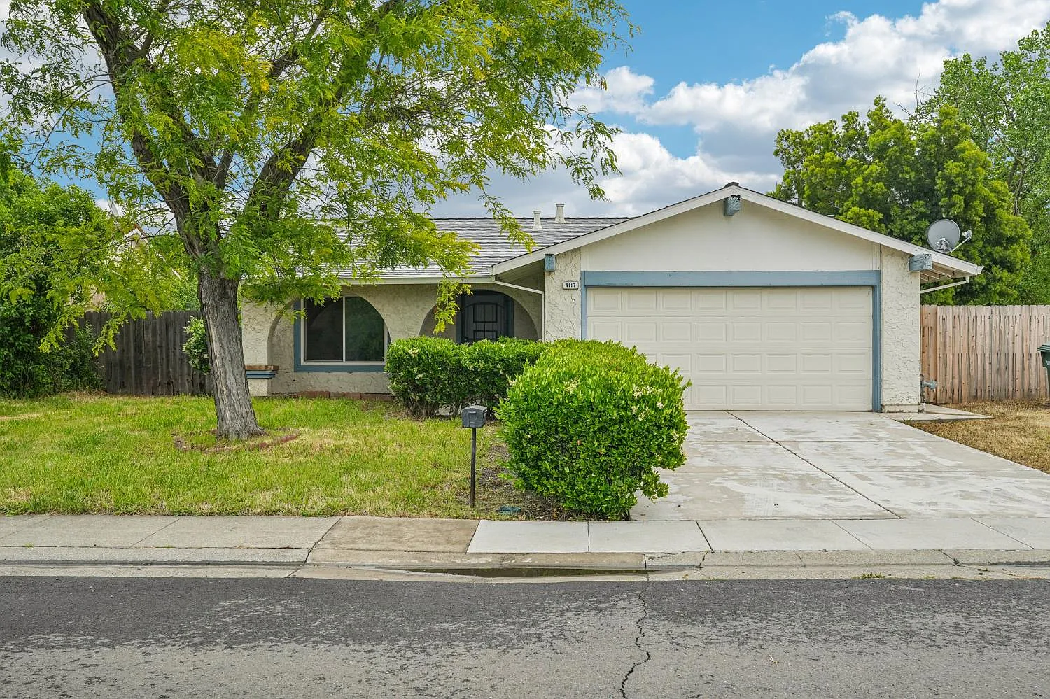 4117 Ashgrove Way photo 1