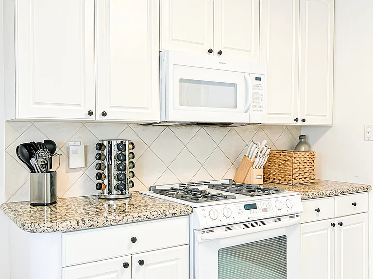 1169 Amherst Ave #3 — Photo 13