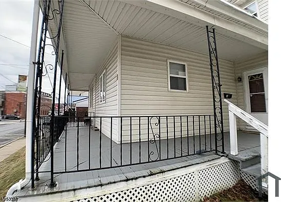 3 bed, 1250 sqft, $2,375 — Photo 2