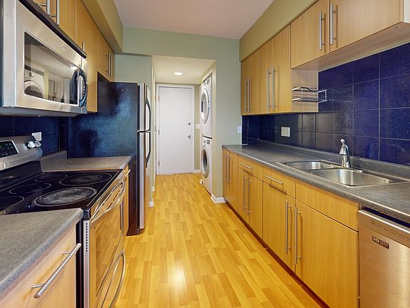 5th image of 1123 N Knollwood Dr