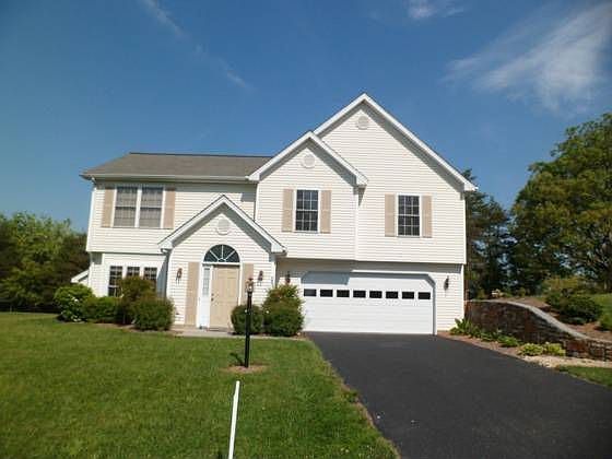 1st image of 605 Gold Leaf Dr
