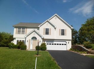 605 Gold Leaf Dr, Christiansburg, VA 24073