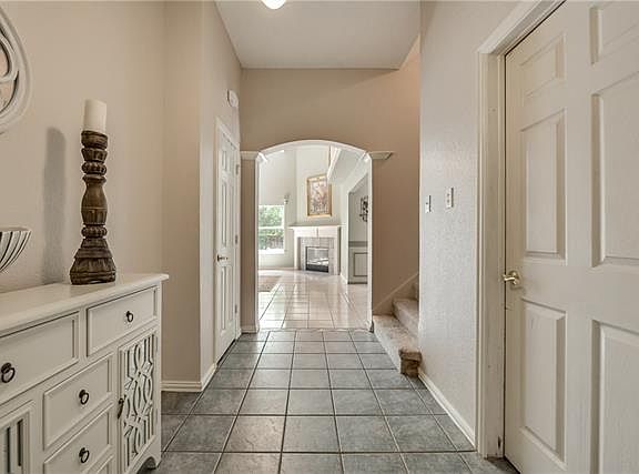 4th image of 811 Yellowstone Dr