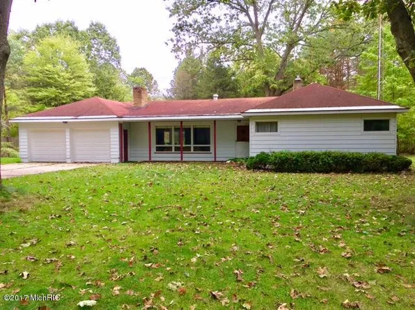 8810 Cedar Creek Dr, Holton, MI 49425