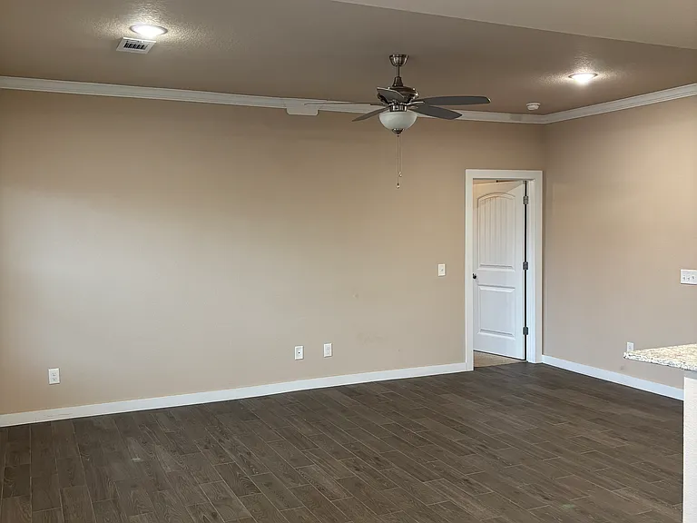 450 Rineel Ave — Photo 10