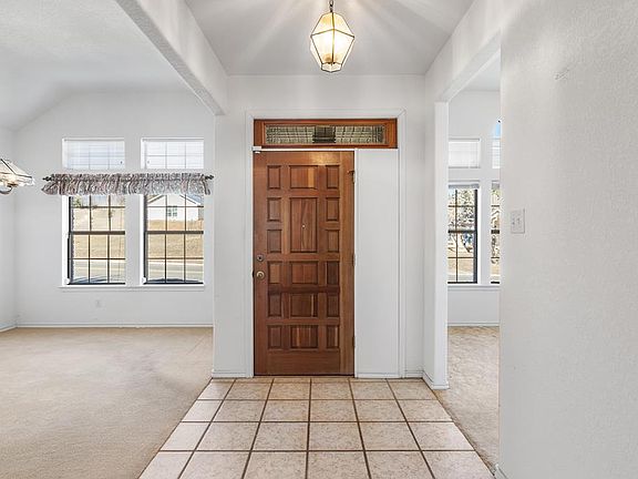 2nd image of 100 Braeburn Cir