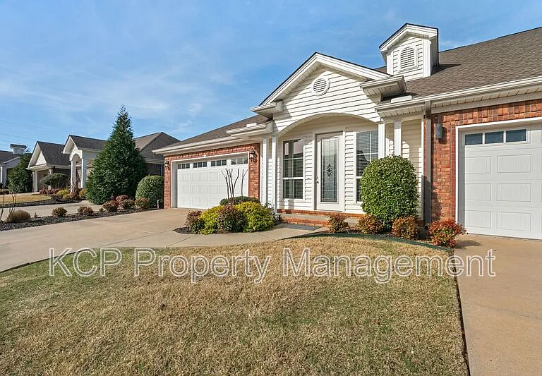 17 Jeffrey Way — Photo 1