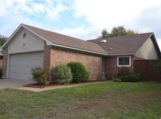 1718 Red Bud Ln, Euless, TX 76039