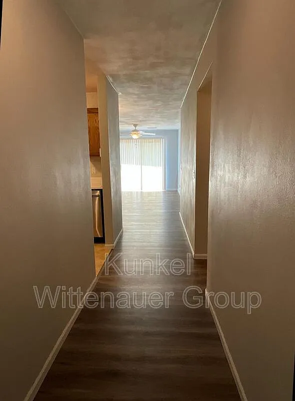2 bed, 1.0 bath, 1008 sqft, $1,295 — Photo 4