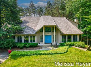 13561 Redbird Ln, Grand Haven, MI 49417