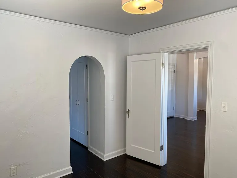 2519 N Harvey Ave — Photo 6