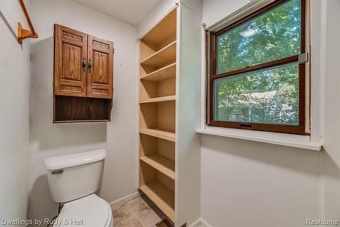 4th image of 933 Boston Ave #1