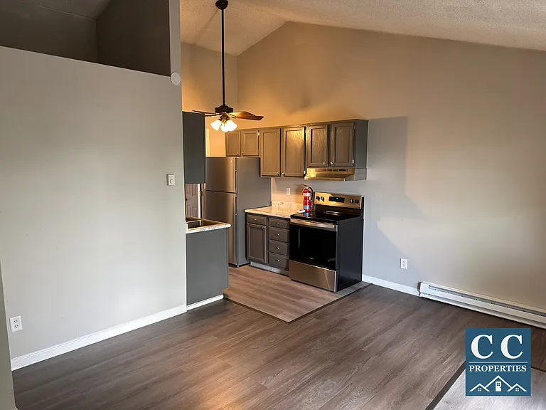 525 S College St #B — Photo 1