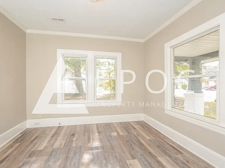 1010 Gordon St — Photo 9