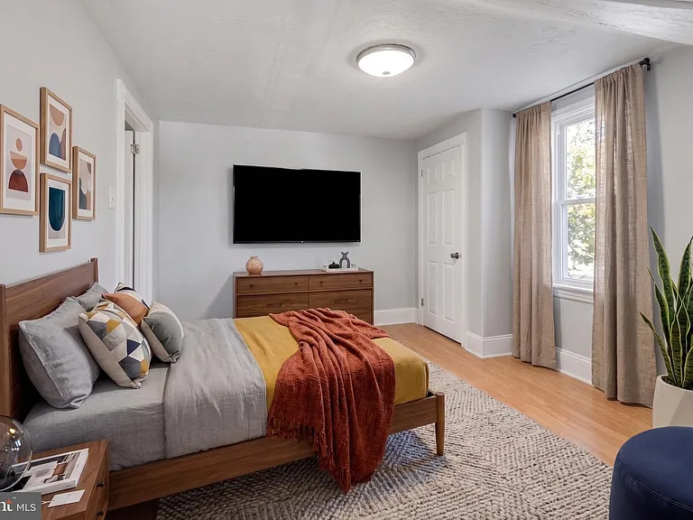 158 Montgomery Ave #3 — Photo 2