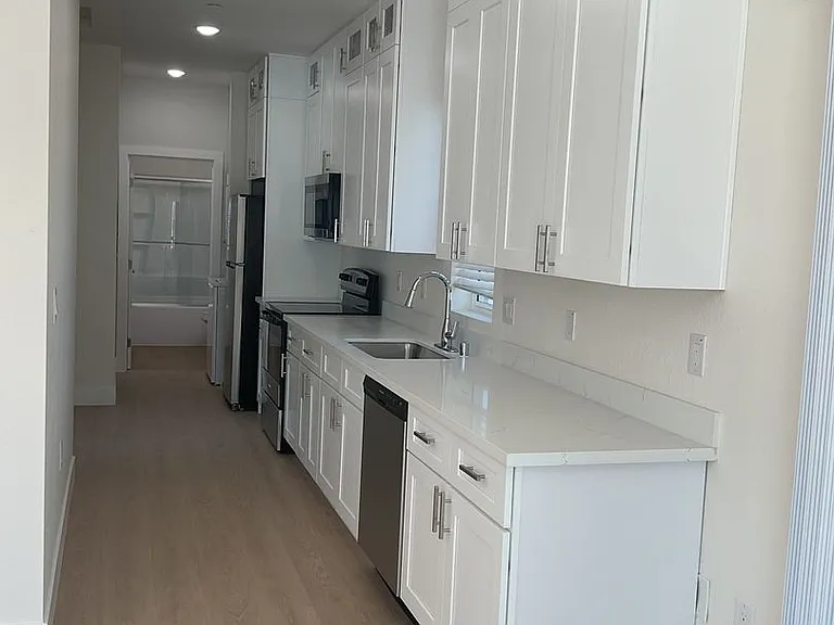 1505 Marshall Ln — Photo 4