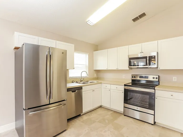 813 Shell Ln — Photo 6
