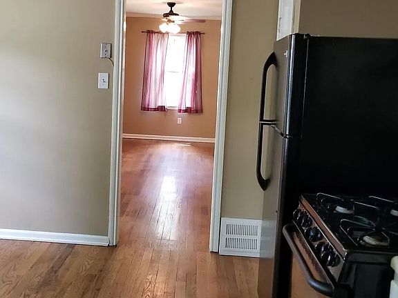 3rd image of 4920 Rosewood Dr