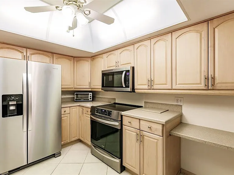 1255 E Peppertree Dr #306 — Photo 4