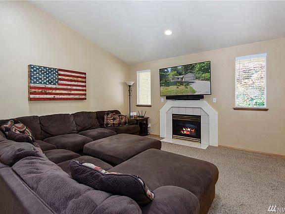 3rd image of 6825 Townsend Ln NE