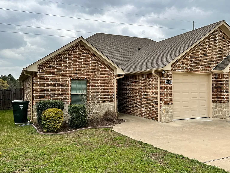 9100 Shadow Oak Dr — Photo 3