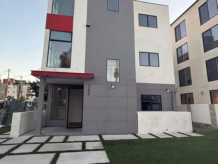 1200 W 37th Dr #2 — Photo 12