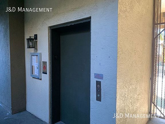4th image of 4521 55th St Unit 22