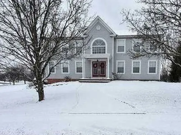 5 High Ridge Ct, New Kensington, PA 15068