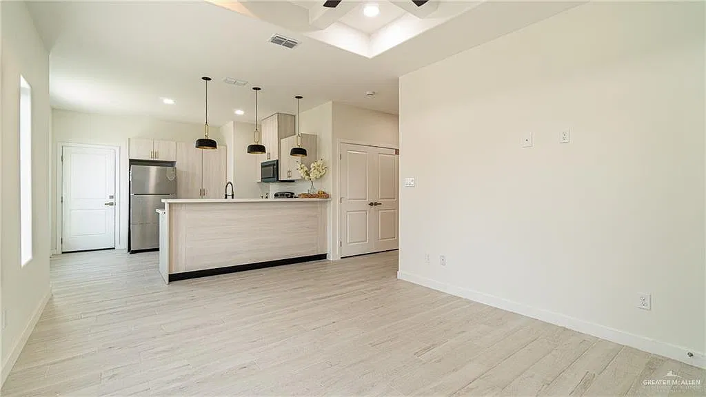 5801 Northwestern Ave — Photo 4