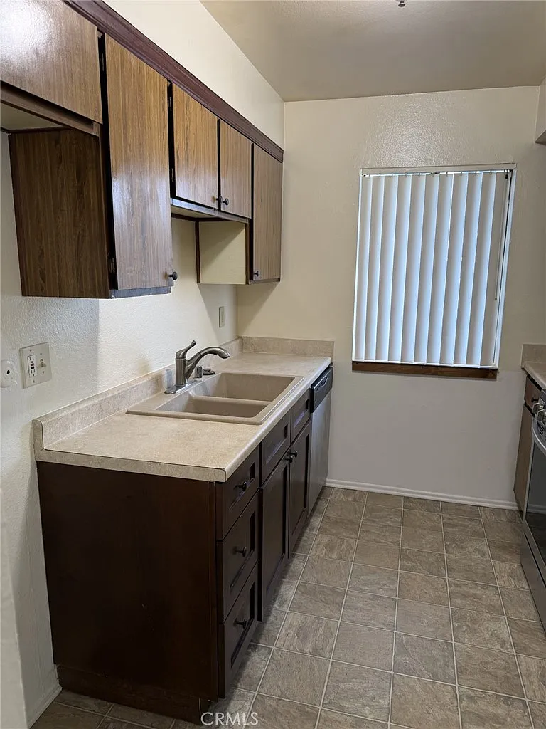 2 bed, 888 sqft, $2,100 — Photo 2