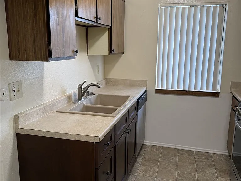 9090 Colony Pl #B — Photo 2