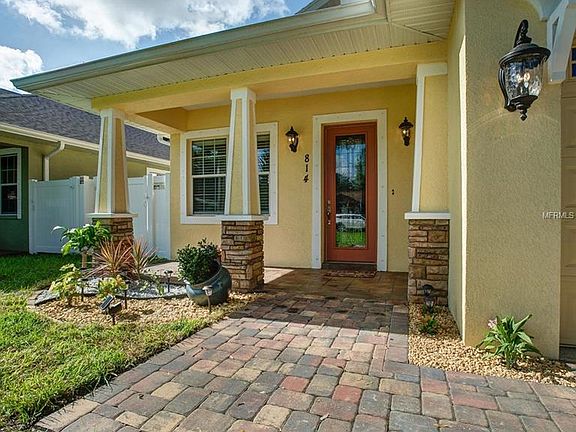 2nd image of 814 W Country Club Dr