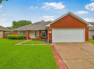 203 Green Isle Ave, Dickinson, TX 77539