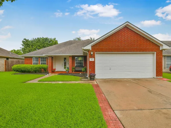 203 Green Isle Ave, Dickinson, TX 77539