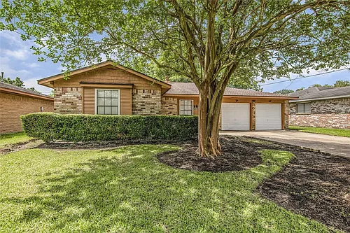 1105 E Brown Ln Photo 1