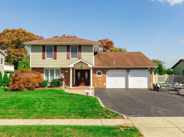 135 Anchorage Drive, West Islip, NY 11795