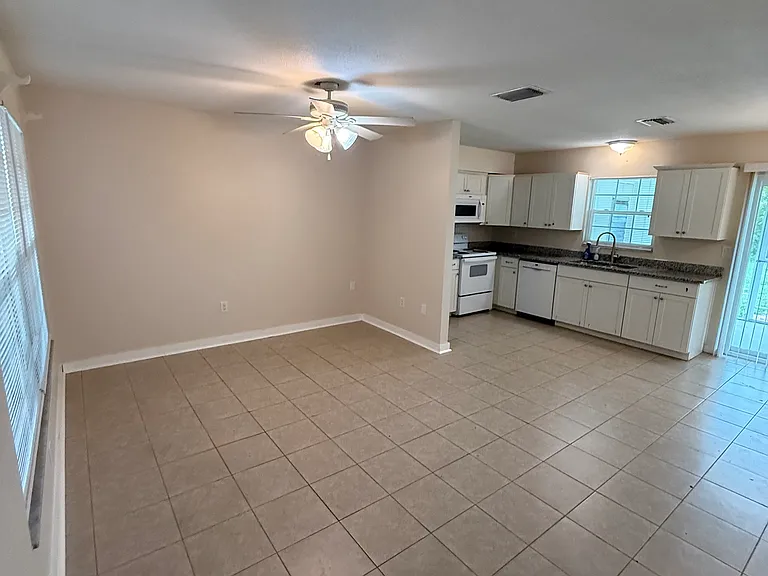 342 Briarwood Rd — Photo 3
