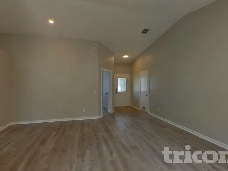 12124 Roundham Ln N — Photo 3
