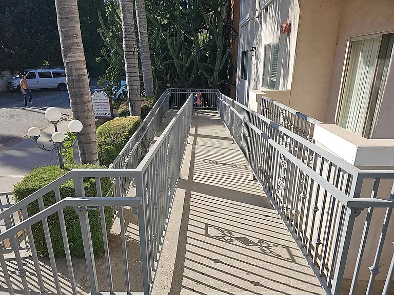 Fruitland Dr — Photo 2