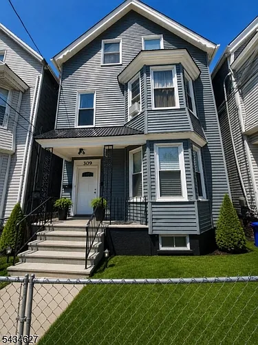 309 7th Ave W #1 Photo 1
