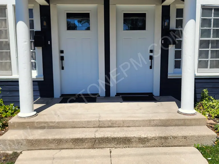 975 N Eleanor St — Photo 2